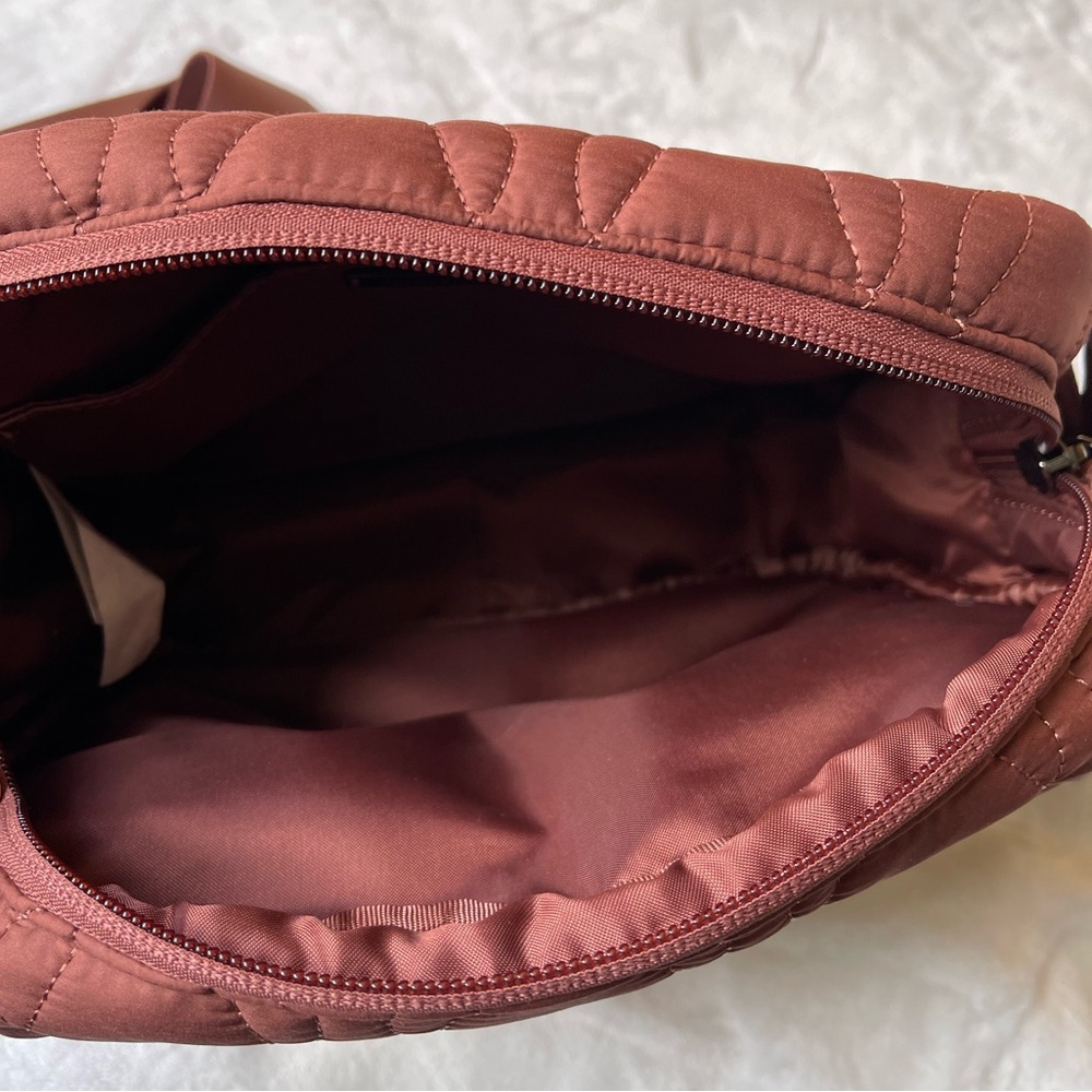 Lululemon Quilted Embrace Bag Vol 4L in Ancient Copper - Picture 7 of 14